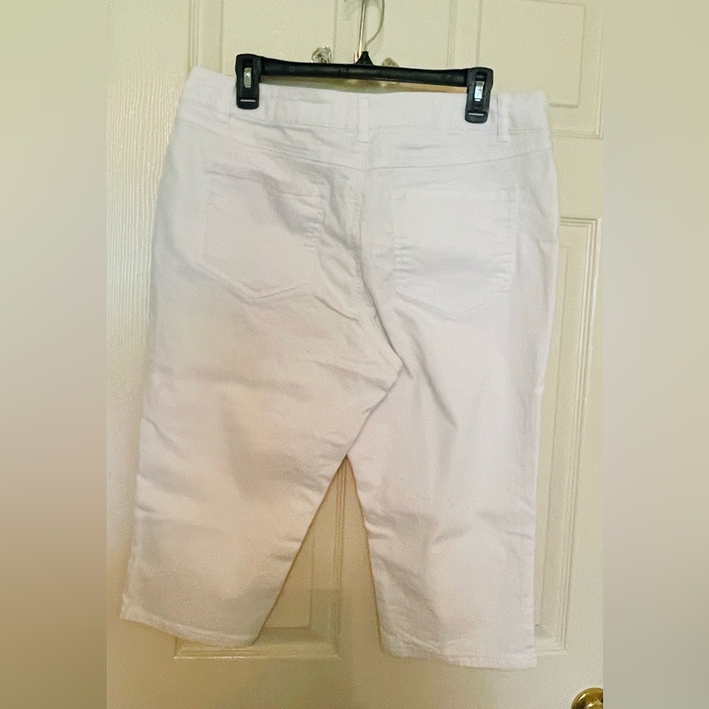 16 White Ankle Cropped Jeans  worn twice